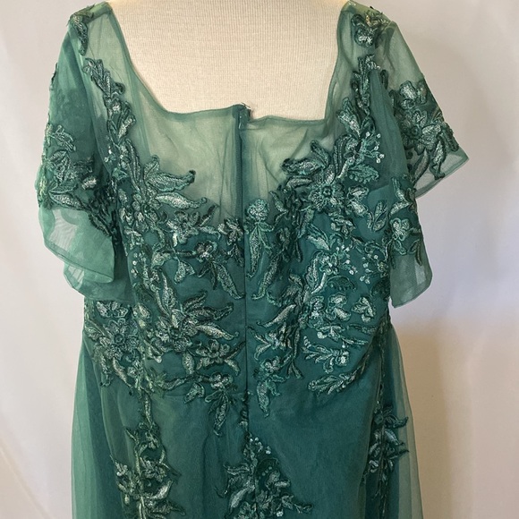 Plus size wedding dress, formal floor length gown unmarked size 24 - Picture 8 of 10